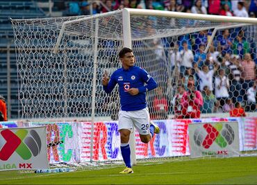 Exfutbolista de Cruz Azul fue sancionado por manosear a una mujer durante un partido