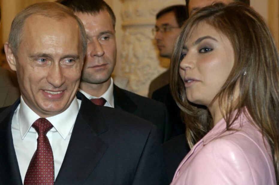 Vladimir Putin entre su ex, la amante y la conejita de Playboy