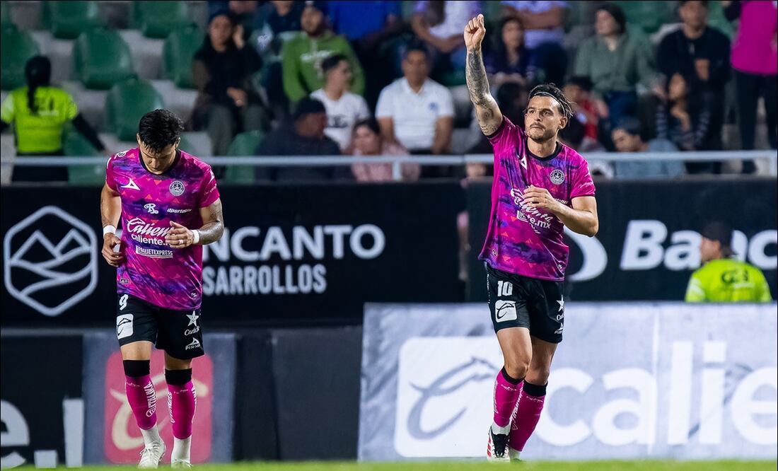 Mazatlán FC no desaprovechó ventaja numérica y venció al Atlas para para aproximarse peligrosamente a la zona de Play-In / FOTO: Imago7