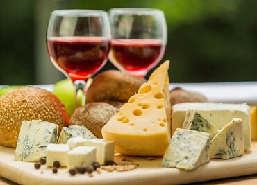 UNAM aprovecha residuos de vino y queso para producir electricidad limpia