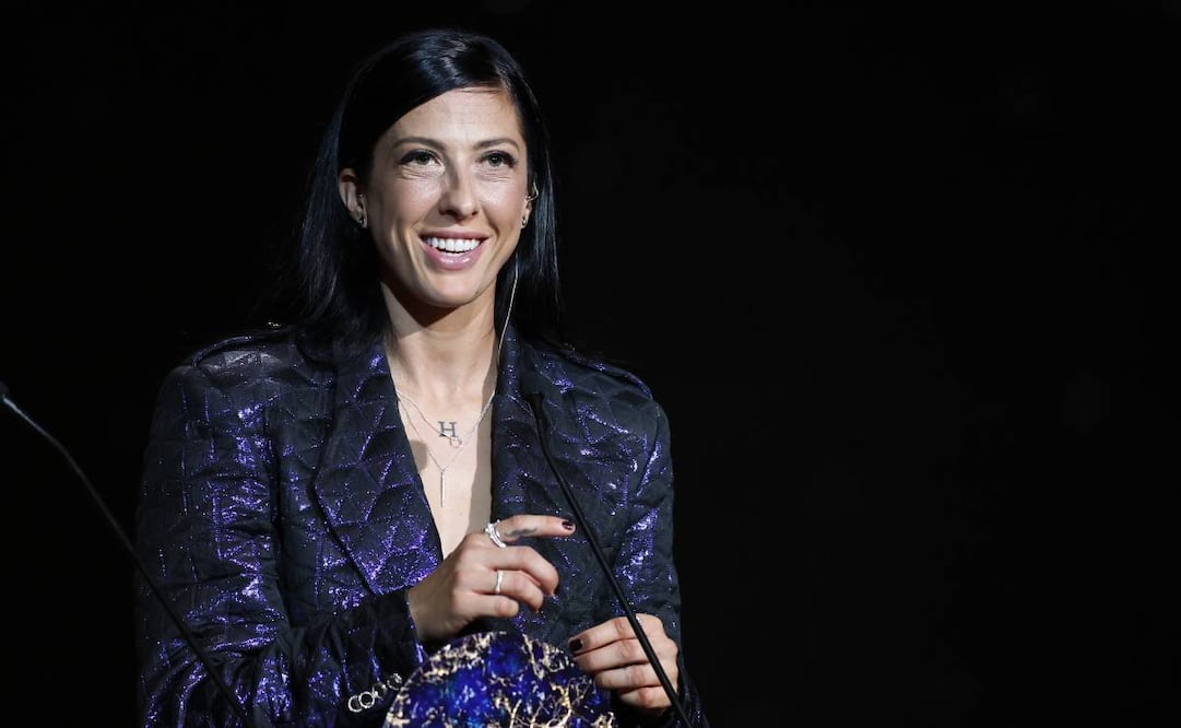 La jugadora se las Amazonas se sintió feliz de ser congratulada. Foto: EFE.