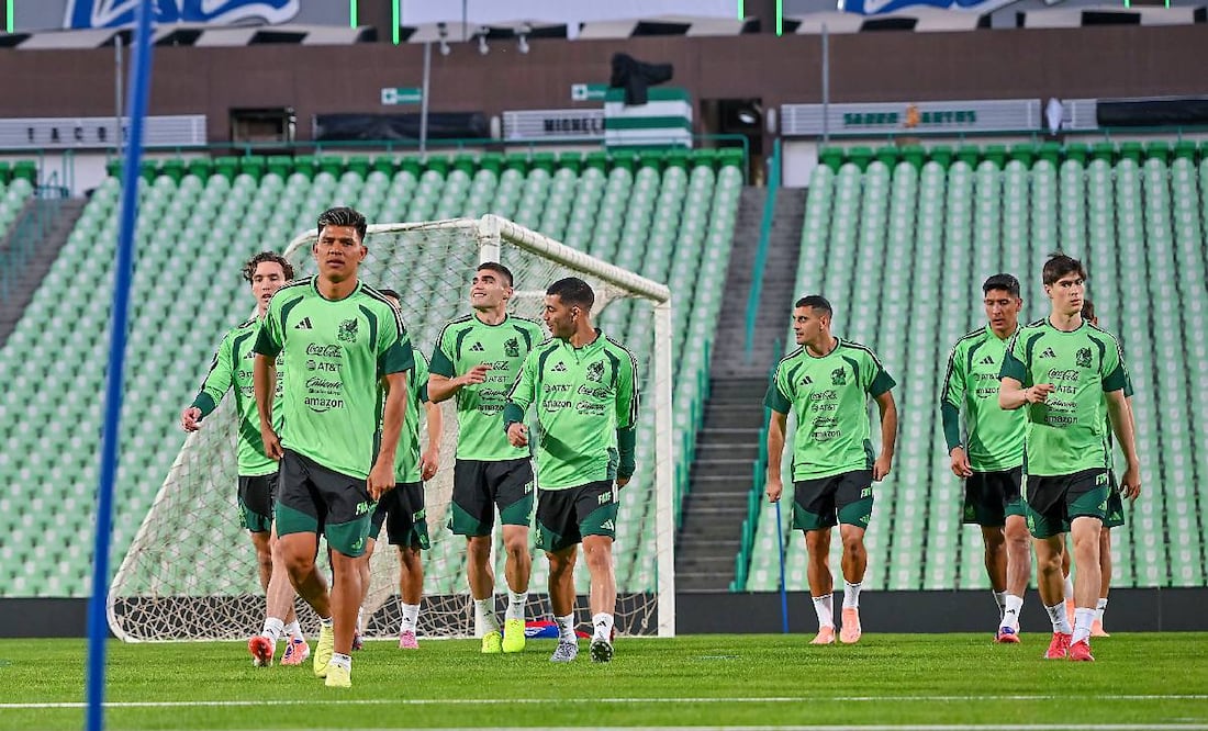 Jugadores de la Selección Mexicana entrenan en el TSM Corona previo a su choque ante Uruguay. FOTO: Imago7