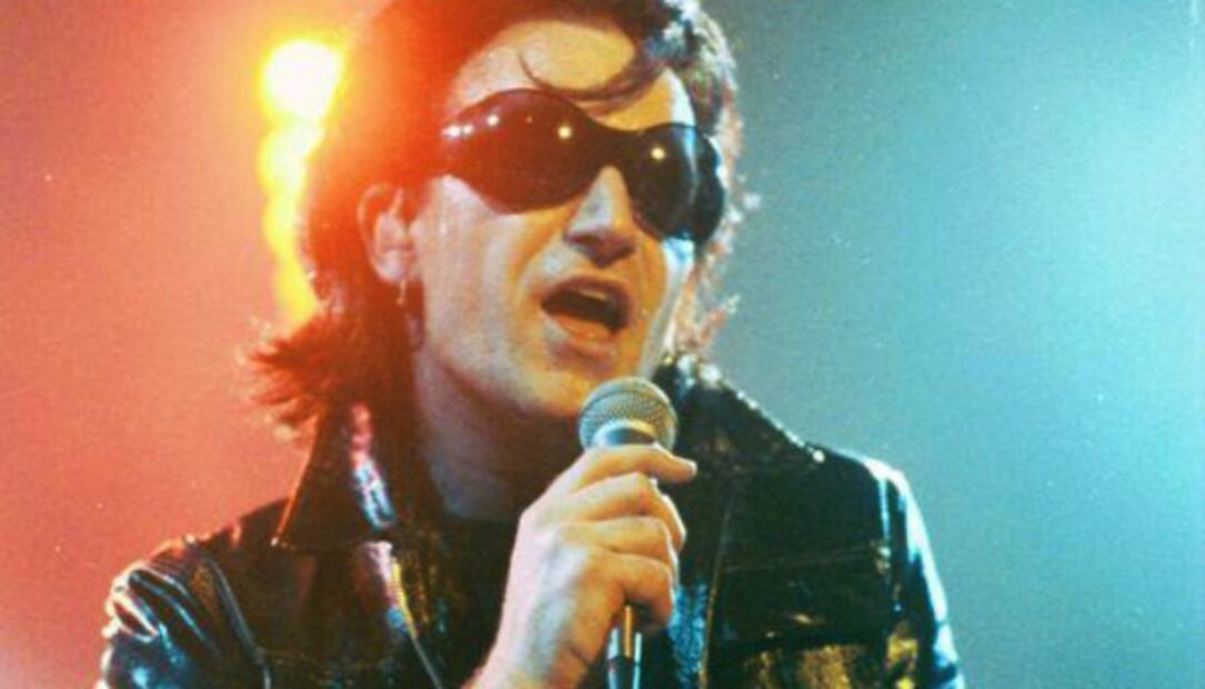 La historia del romance fugaz entre Bono de U2 y Angélica María