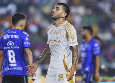 VIDEO: Ángel Correa se encuentra con peculiar visita afuera de su casa