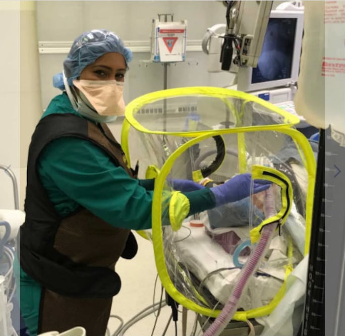 Ante la pandemia por coronavirus, esta burbuja personal protege a los y trabajadores de primera línea. Cubre la cabeza y hombros del paciente y protege a los médicos mediante diversos procedimientos. (Foto: utwpods.com)