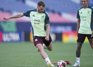 Santi Giménez será titular ante Brasil en ultimo juego amistoso