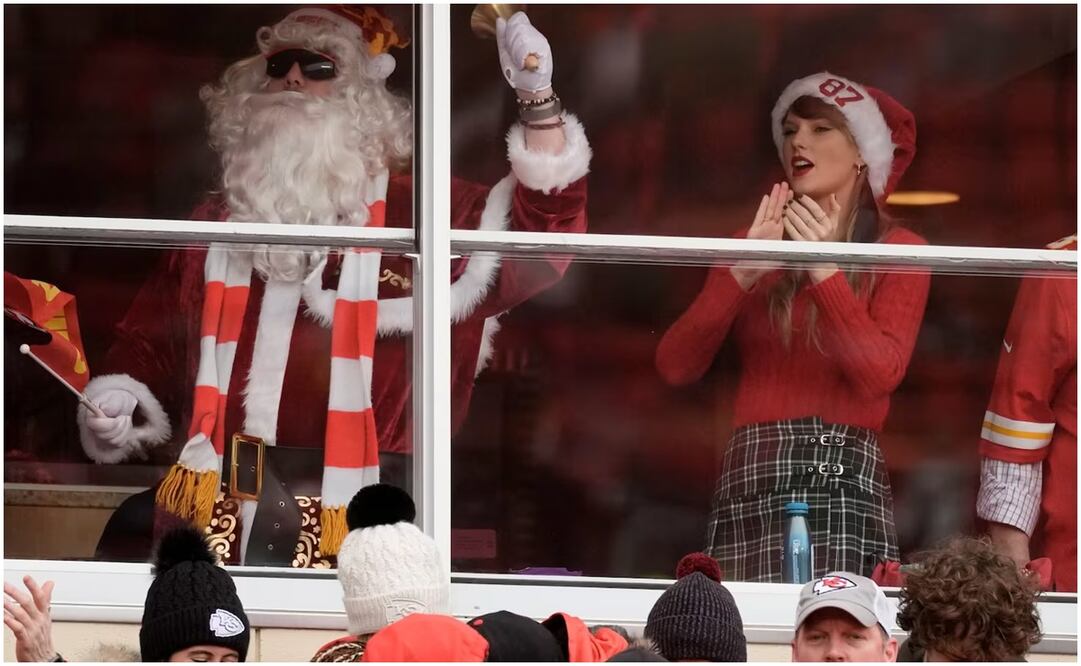 Taylor Swift con Santa Claus en Arrowhead / FOTO: Especial