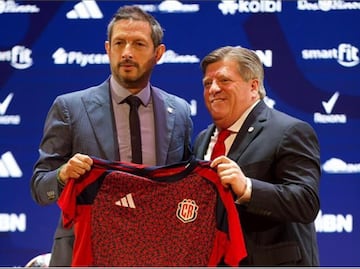 'Piojo' Herrera fue presentado como nuevo timonel de Costa Rica: "Estoy muy contento e ilusionado'