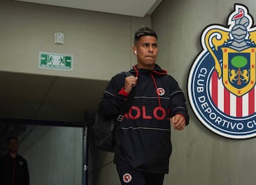 Efraín Álvarez se convertiría en el primer fichaje bomba de las Chivas
