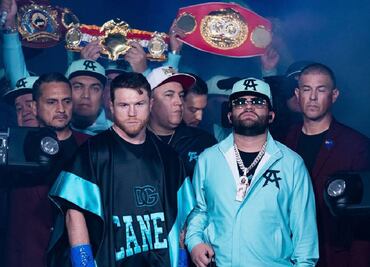 Caneló Álvarez dejó de ser campeón indiscutido luego de que la FIB le quitó su título supermediano