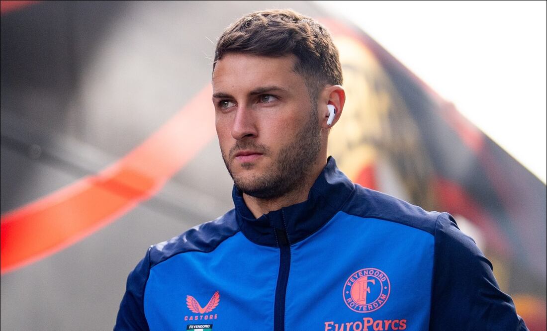 El director general del Feyenoord no cierra la salida de Santiago Giménez el siguiente verano / FOTO: @Santigim11