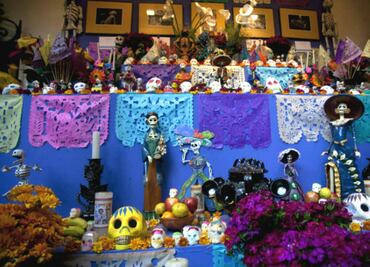 10 elementos que NO pueden faltar en el altar de Día de Muertos