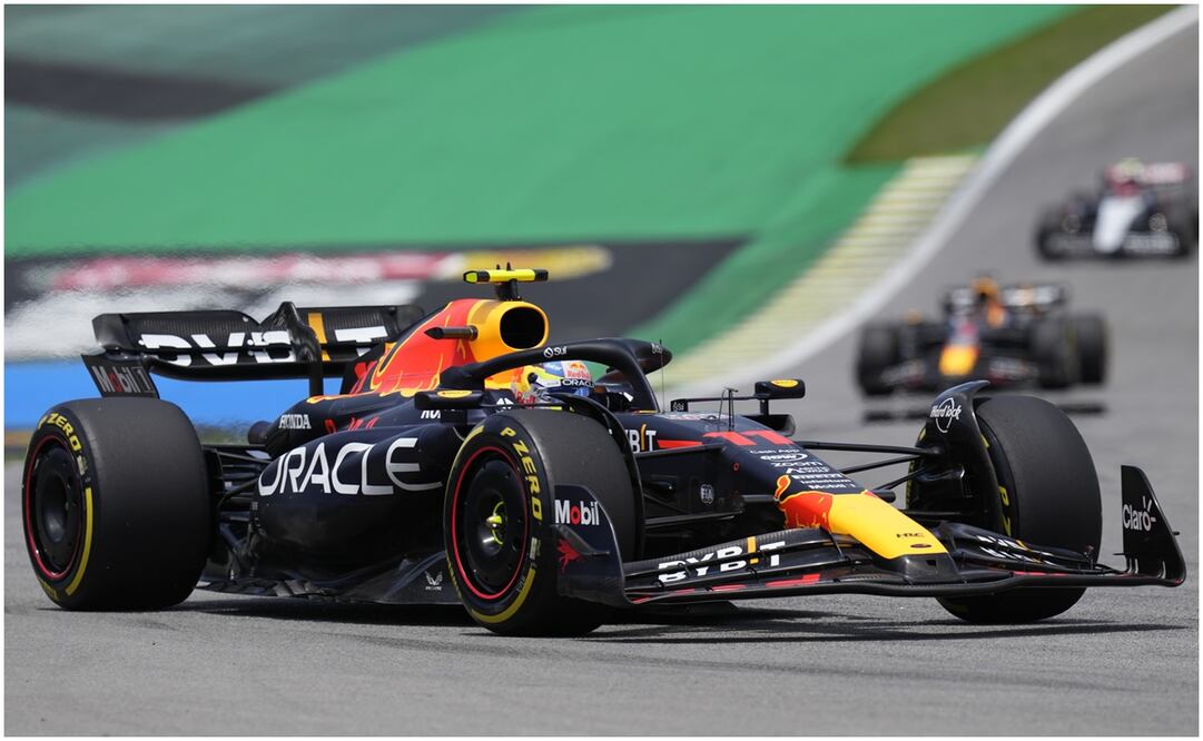 Checo Pérez va en busca de sumar puntos en la Sprint del GP de Brasil - AP