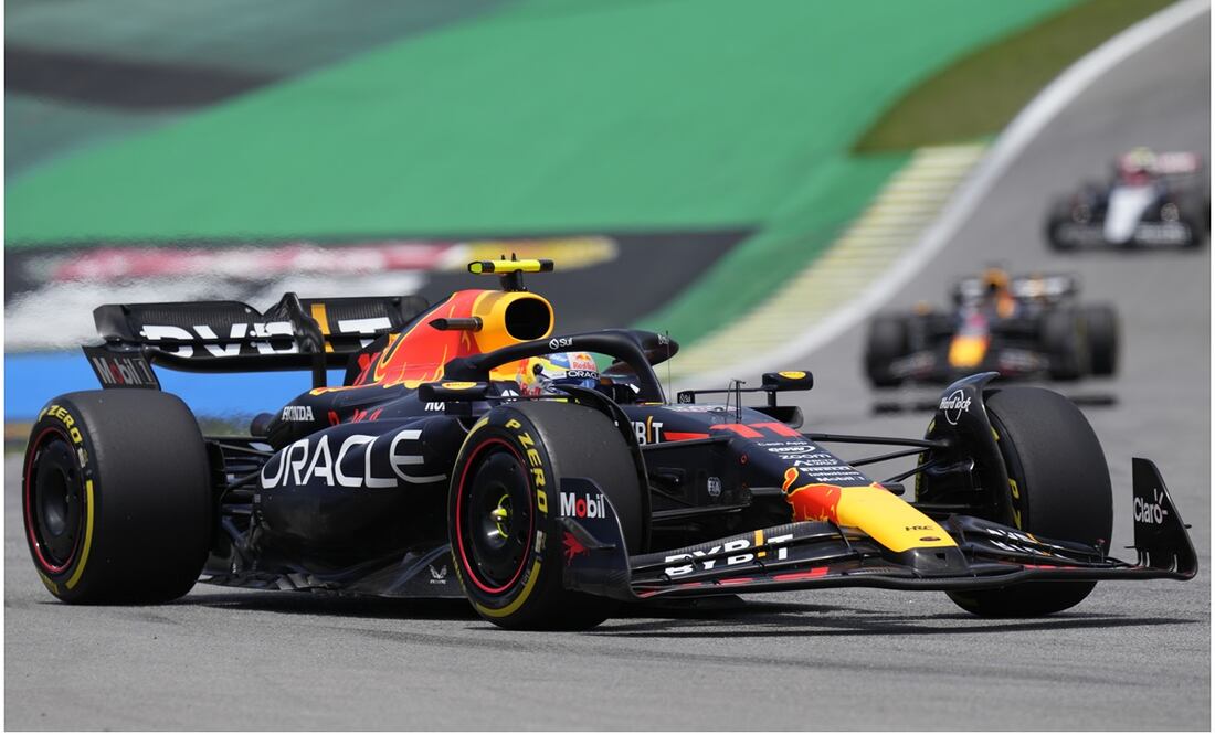 Checo Pérez va en busca de sumar puntos en la Sprint del GP de Brasil - AP