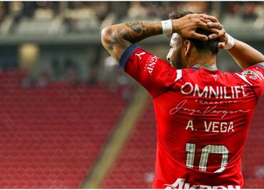 Afición de Chivas a Alexis Vega por su regreso al plantel: 'Ya no te queremos aquí, ya lárgate'