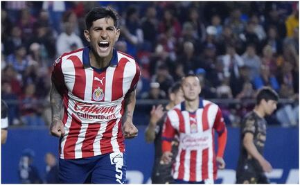 Chivas, con doblete de 'Pocho' Guzmán, vence al Atlético de San Luis y está en racha ganadora