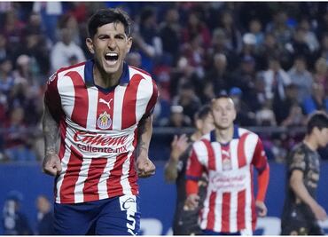 Chivas, con doblete de 'Pocho' Guzmán, vence al Atlético de San Luis y está en racha ganadora