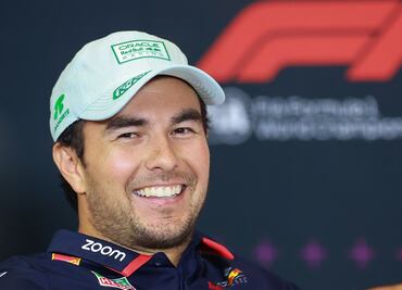 Checo Pérez tiene las puertas abiertas en Cadillac; Mario Andretti confirma que sí "es una opción"