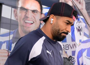 Rodrigo Aguirre llega a la CDMX para firmar con el América