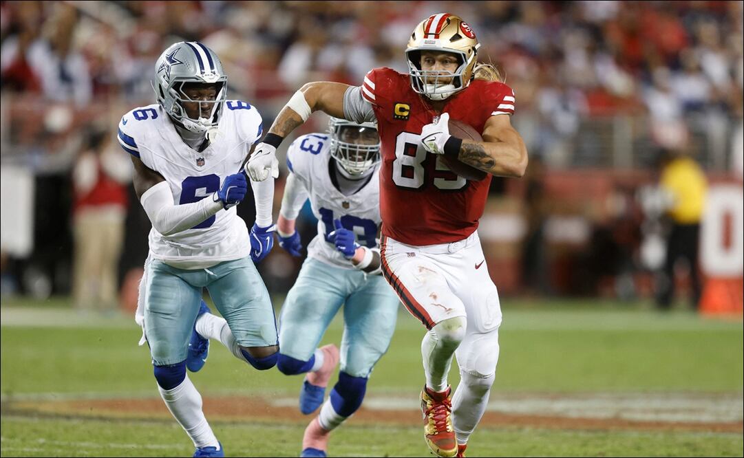 George Kittle, #85 de San Francisco 49ers, corre con el ovoide en el tercer cuarto ante los Dallas Cowboys. FOTO: AFP