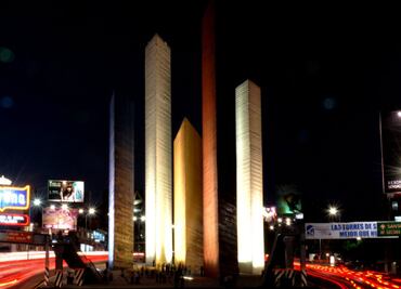 10 datos de las Torres de Satélite y su polémico creador