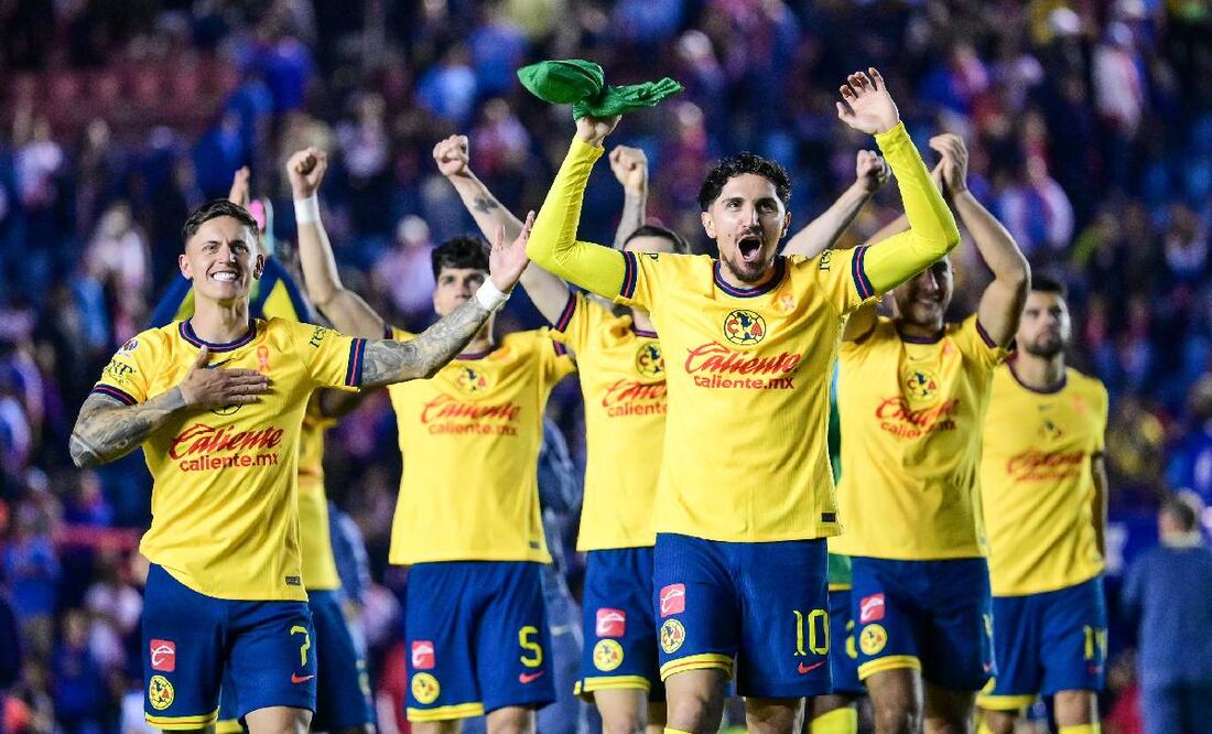 Diego Valdés y más jugadores del América celebran un triunfo americanista. FOTO: Imago7