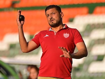 Exponen comentarios misóginos del técnico de Necaxa femenil: 'Una mujer hace puras pend...'