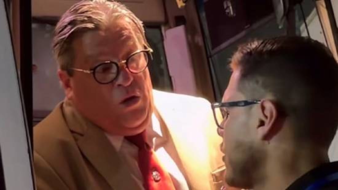 Miguel Herrera tuvo una acalorada charla con Diego Obando. Foto: Especial