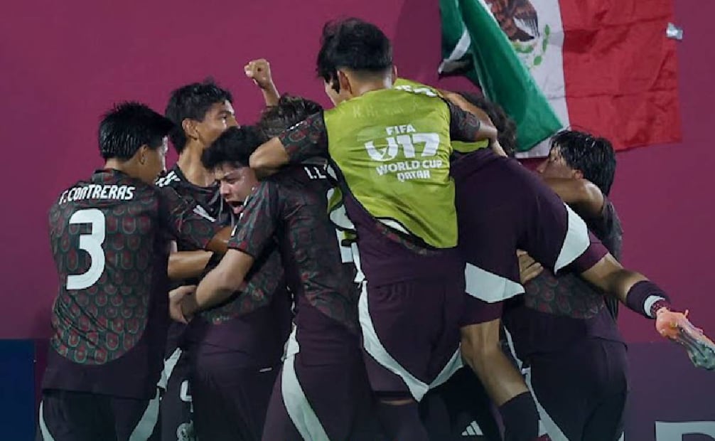 Jugadores de la Selección Mexicana Sub 17 celebran la anotación de Ian Olvera para vencer a Costa de Marfil. FOTO: @miseleccionsubs