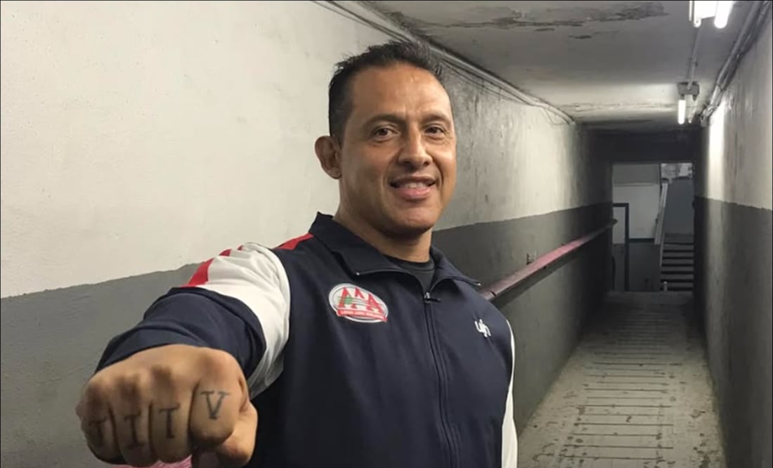 Luchador Toscano sufrió un grave accidente automovilístico. FOTO: @tarzantosscano