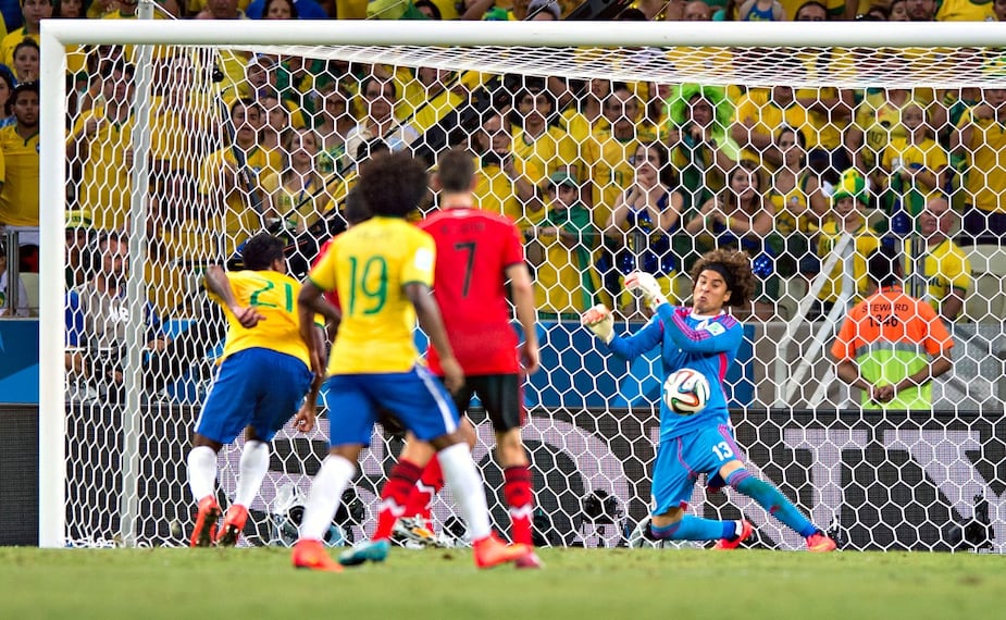 Memo Ochoa en el partido contra Brasil en el Mundial de 2014 Foto: Imago7