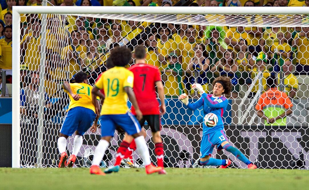 Memo Ochoa en el partido contra Brasil en el Mundial de 2014 Foto: Imago7