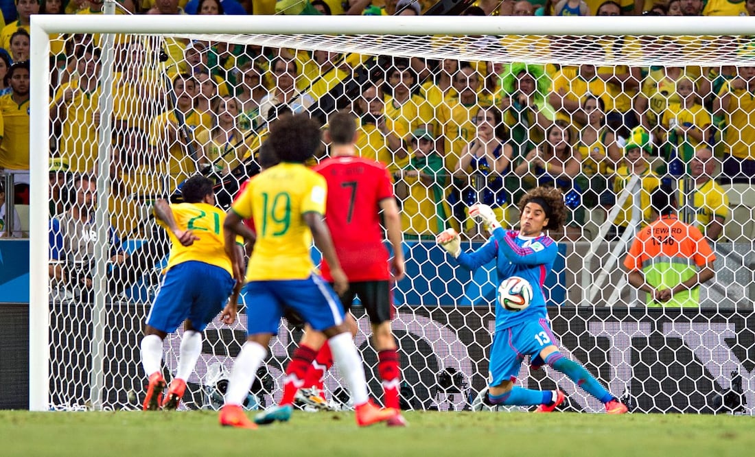 Memo Ochoa en el partido contra Brasil en el Mundial de 2014 Foto: Imago7
