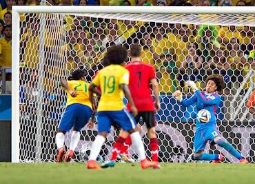 El día que Memo Ochoa se consagró en lo más alto del futbol en el Mundial de Brasil 2014