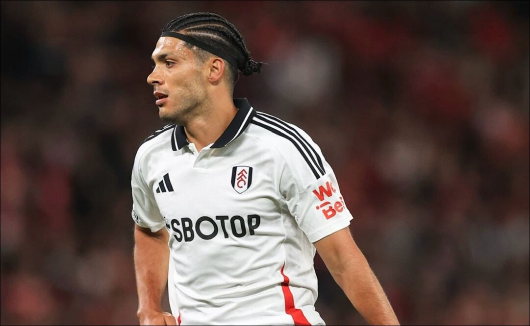 Raúl Jiménez fue tundido en redes sociales luego de no marcar en el arranque de campaña de la Premier League / FOTO: @mexico_corner