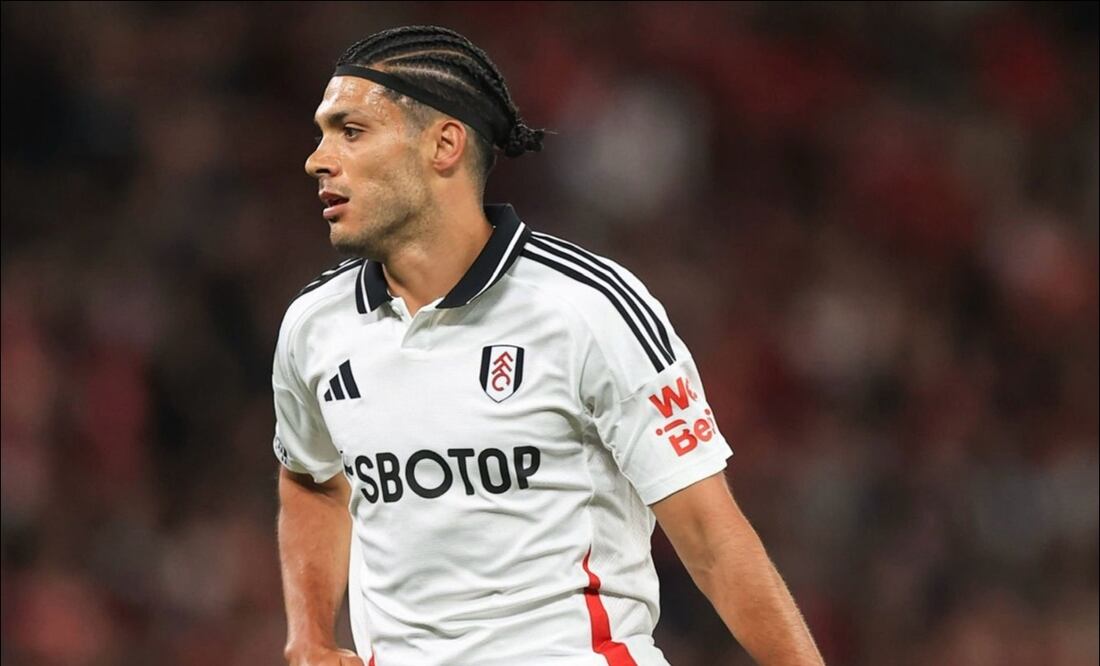 Raúl Jiménez fue tundido en redes sociales luego de no marcar en el arranque de campaña de la Premier League / FOTO: @mexico_corner