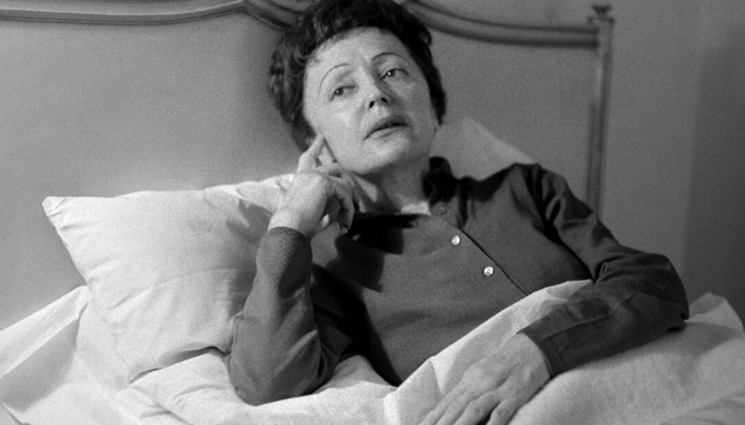 Edith Piaf: La triste vida del “pequeño ruiseñor” francés