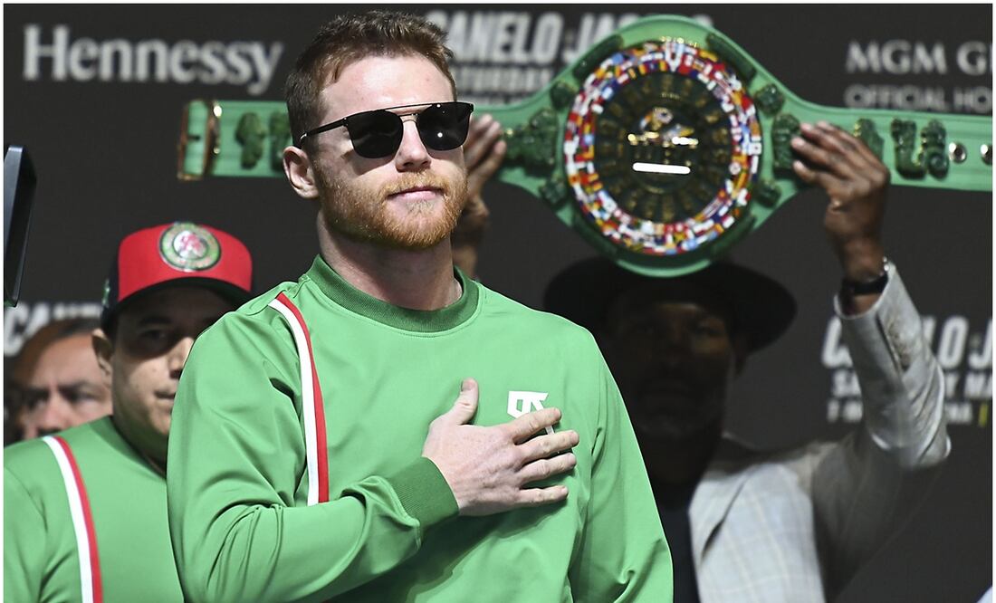 Canelo Álvarez es captado elegante en la boda de su hermano Foto: Imago7