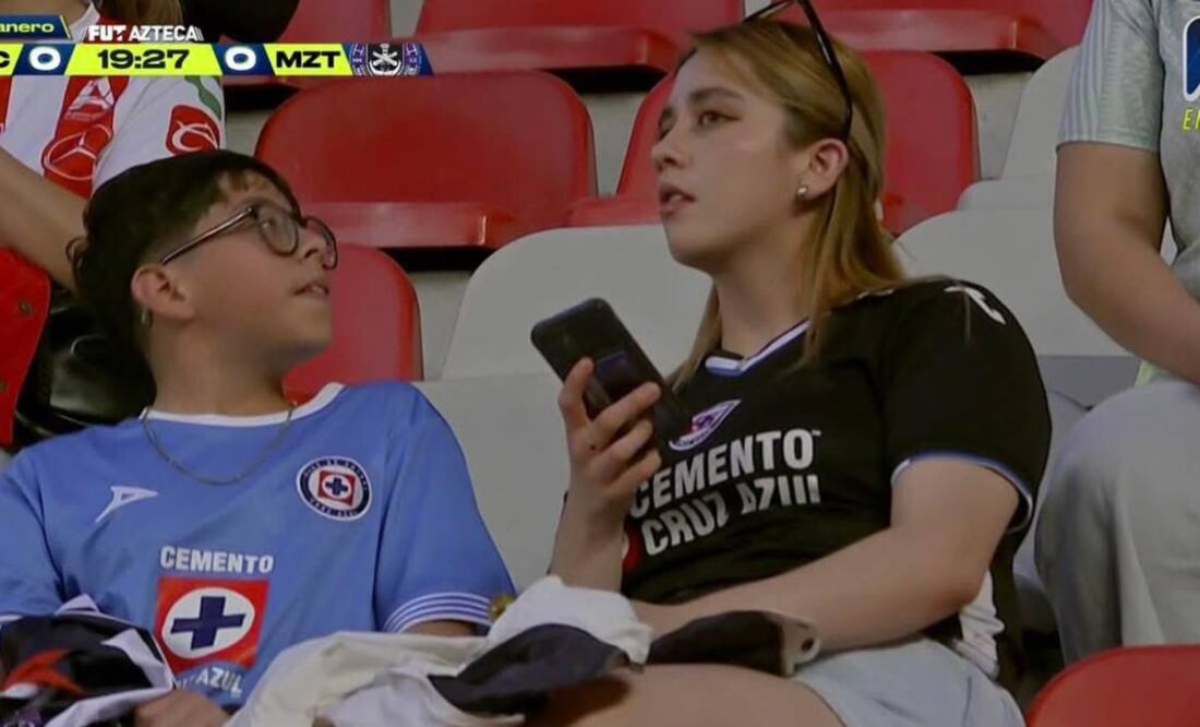 La aficionada se encontraba en el estadio equivocado.  Foto: Especial.