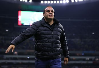 Cachan a Cuauhtémoc Blanco jugando pádel durante sesión de diputados: "Hasta acá se escuchan los raquetazos"