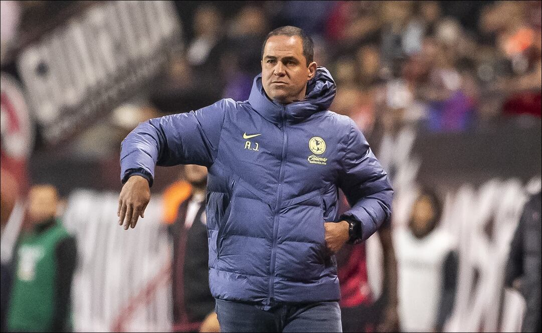 André Jardine da indicaciones durante un partido de América en el Apertura 2024. FOTO: Imago7