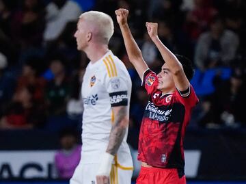 Marco Reus le pidió su playera a Gilberto Mora después del partido Xolos vs LA Galaxy