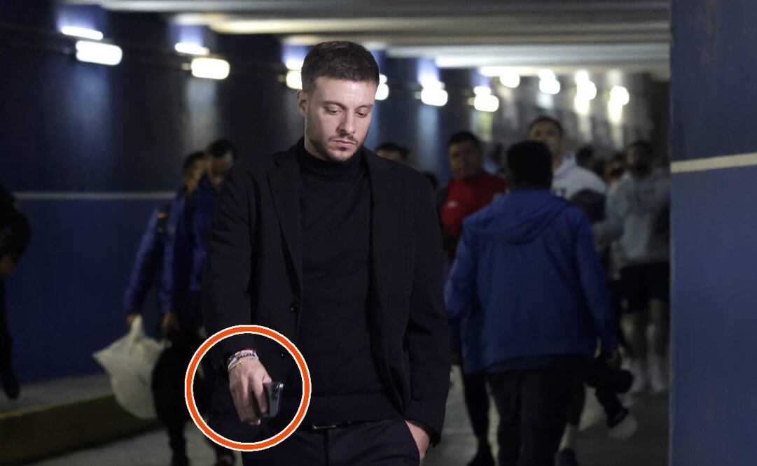 Martín Anselmi se niega a entregar el teléfono que le dio Cruz Azul para trabajar a su llegada a México. Foto: Imago7