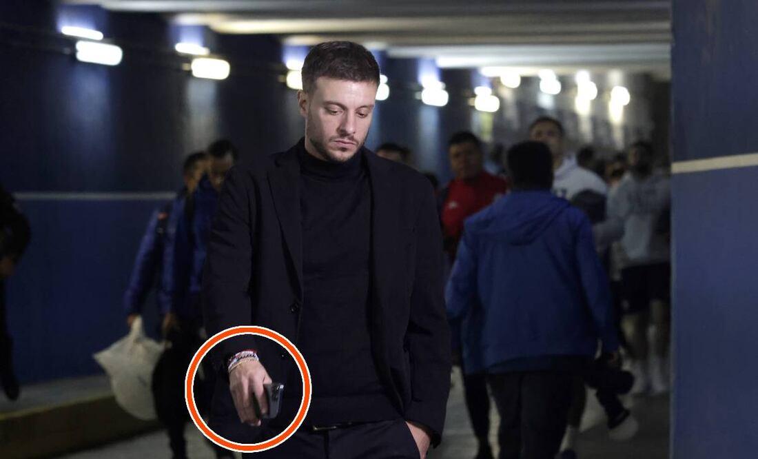 Martín Anselmi se niega a entregar el teléfono que le dio Cruz Azul para trabajar a su llegada a México. Foto: Imago7