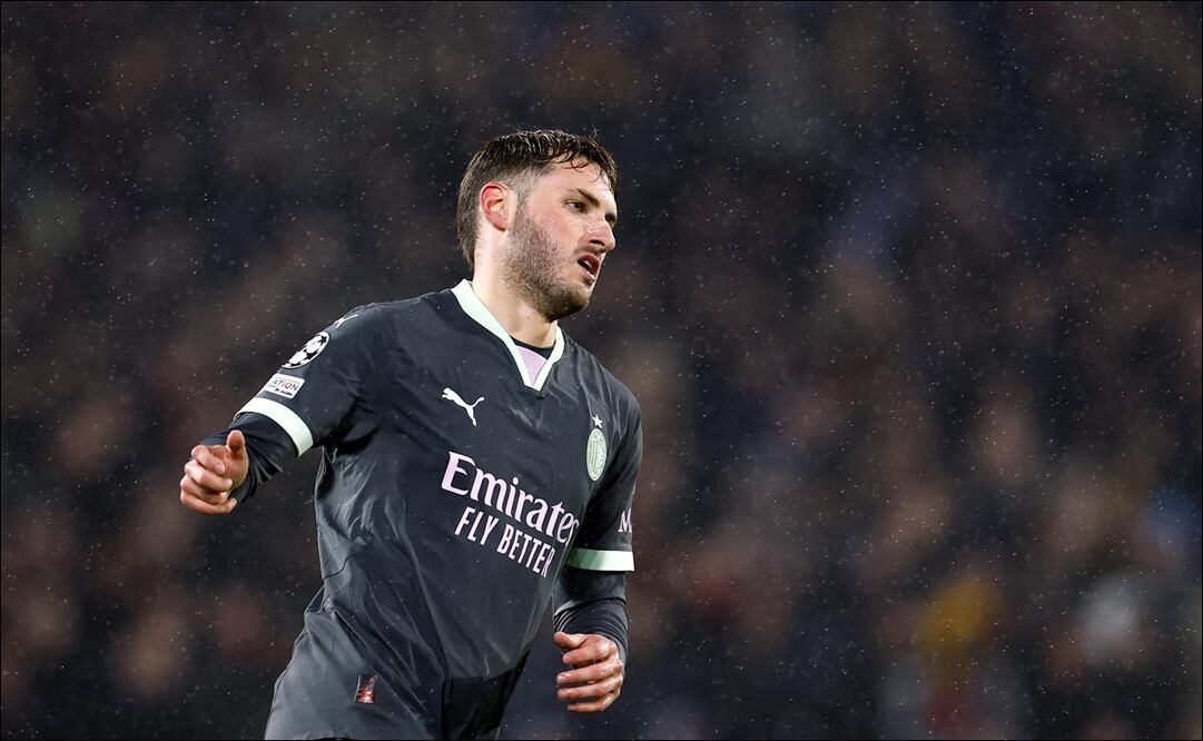 Santiago Giménez se lamenta la derrota / Foto: EFE