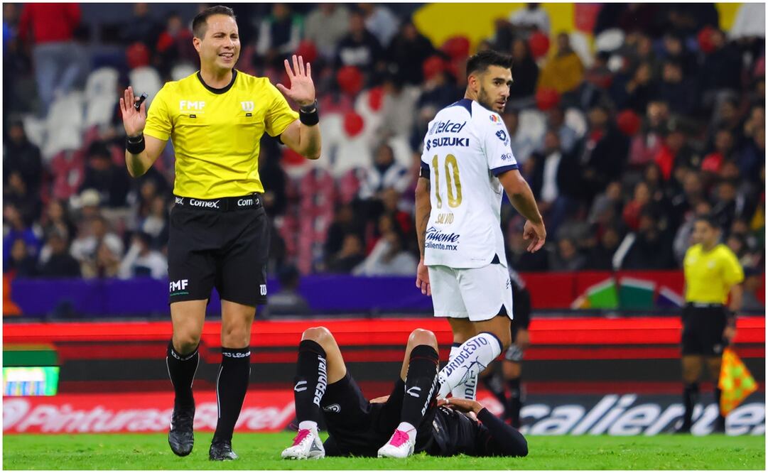 Eduardo Salvio, jugador de Atlas y árbitro en el Estadio Jalisco / FOTO: Imago7