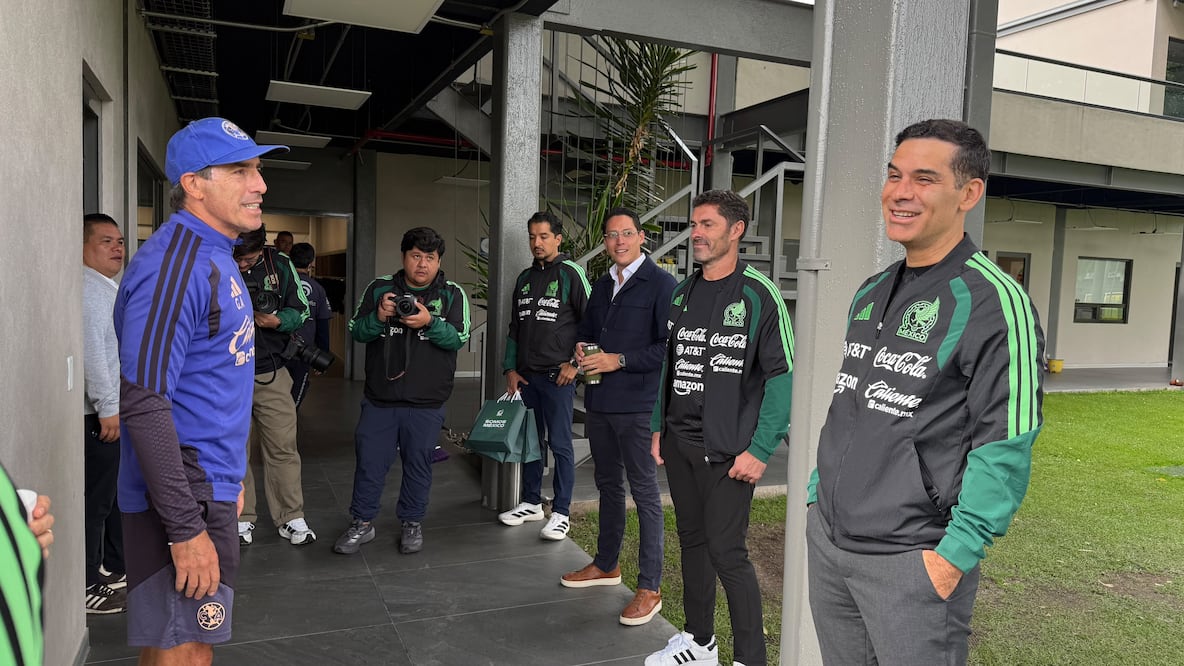 Rafael Márquez en su visita a Coapa/ Foto: @GrupoOllamani