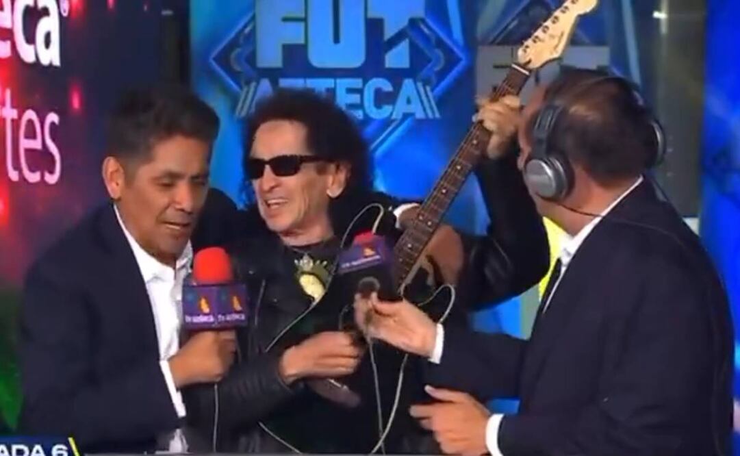 Jorge Campos cantó junto a Alex Lora, vocalista del Tri, la canción de 'A.D.O.'. Foto: Especial