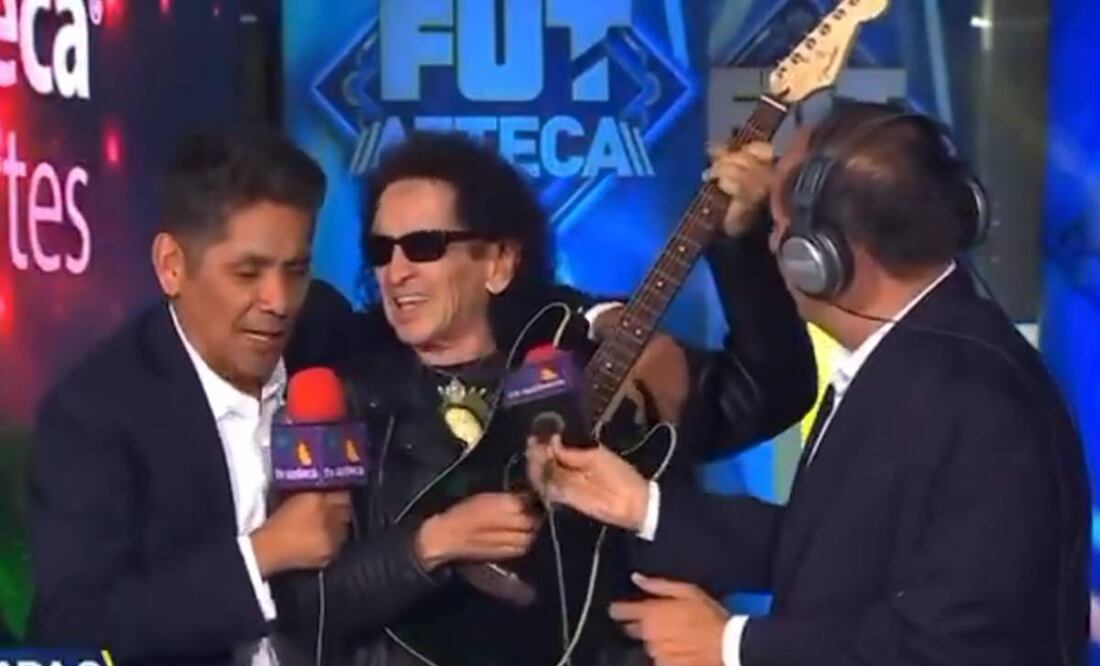 Jorge Campos cantó junto a Alex Lora, vocalista del Tri, la canción de 'A.D.O.'. Foto: Especial