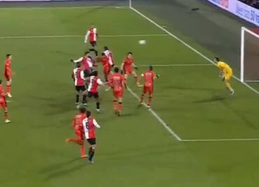 Santiago Giménez se convirtió en el héroe del Feyenoord con gol de último minuto que valió el triunfo